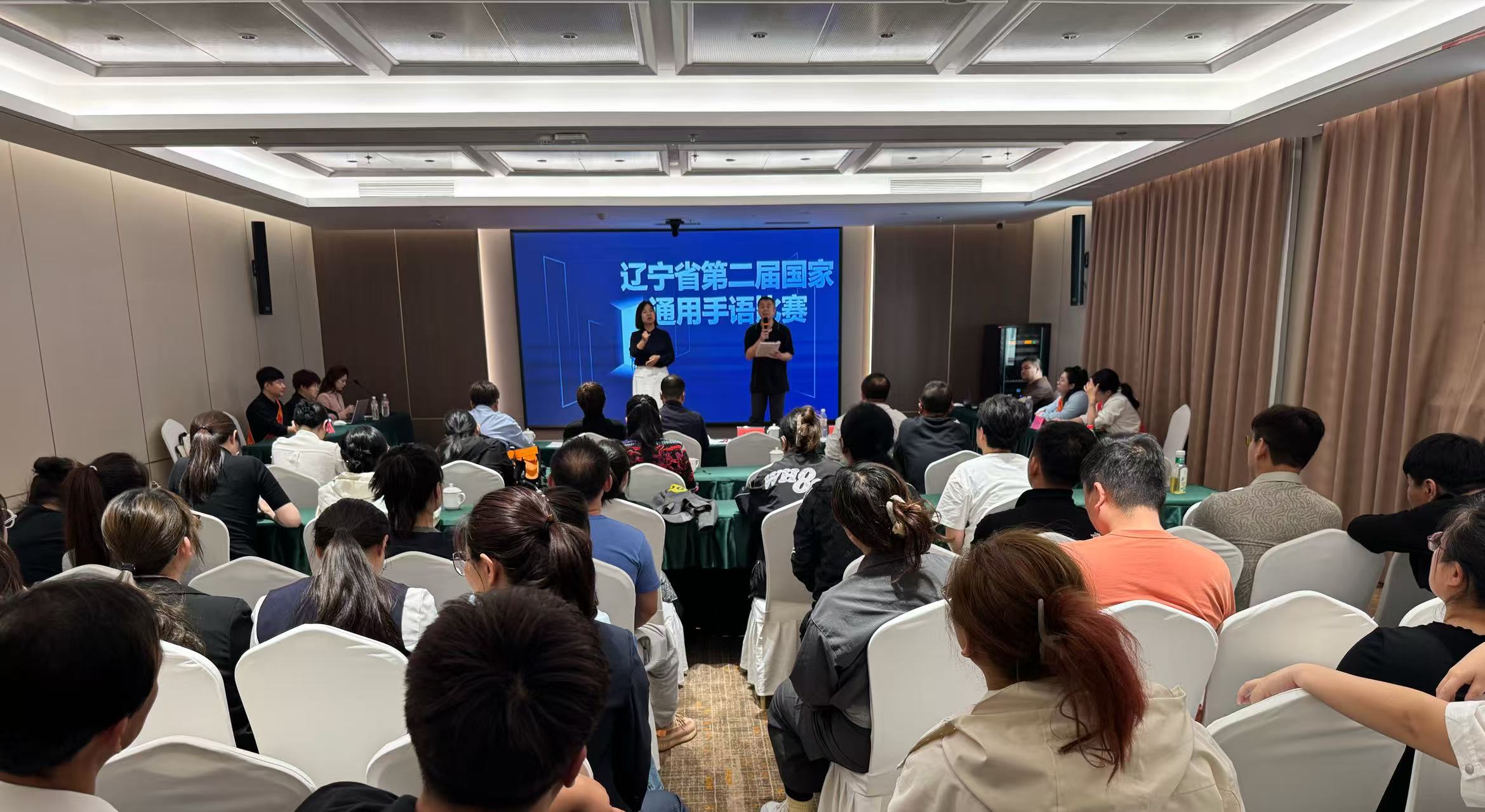 图为比赛现场